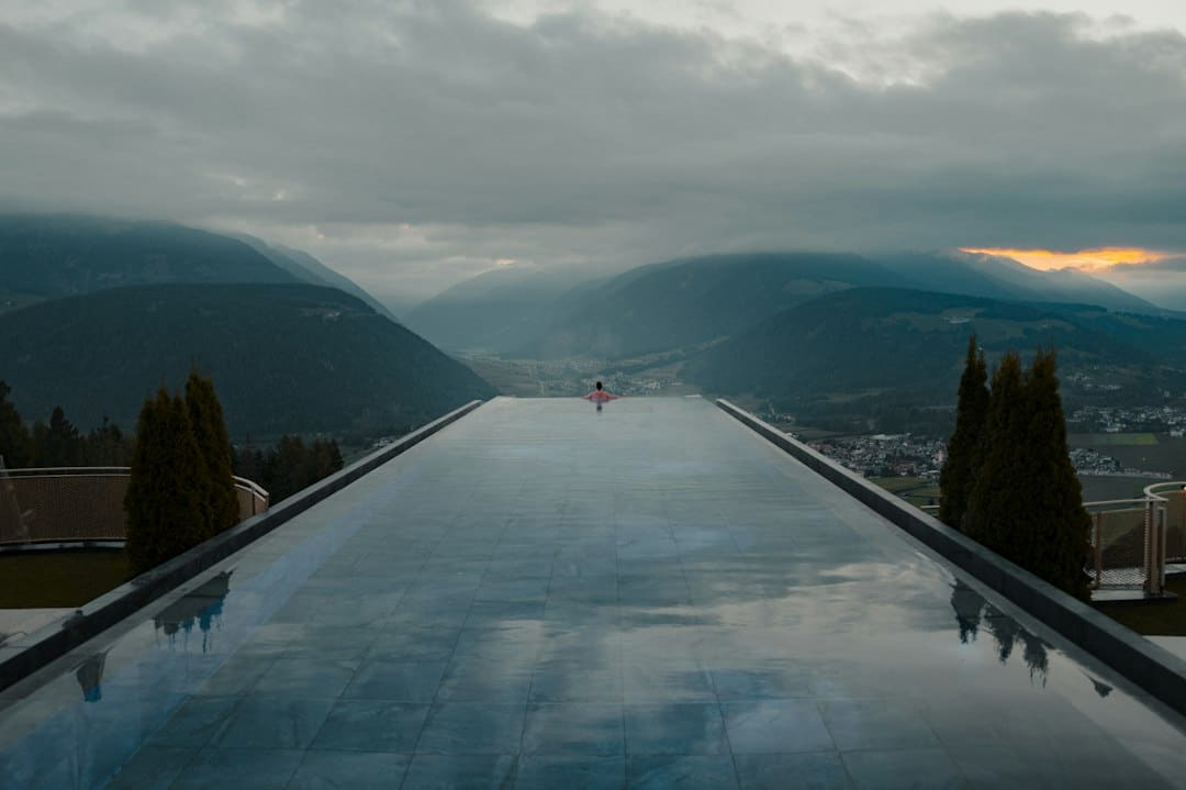 Architettura contemporanea in paesaggio montano